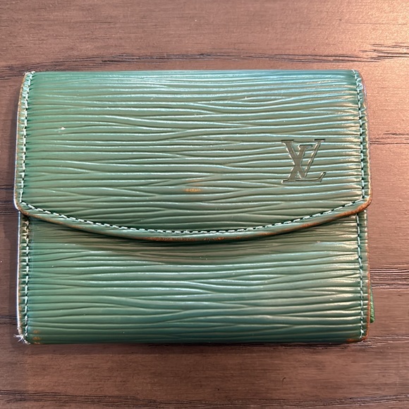 Louis Vuitton Green Epi Card Holder - Picture 2 of 12